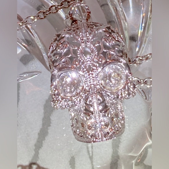Alexander McQueen Crystal Scull Pendant Necklace. - Picture 4 of 13